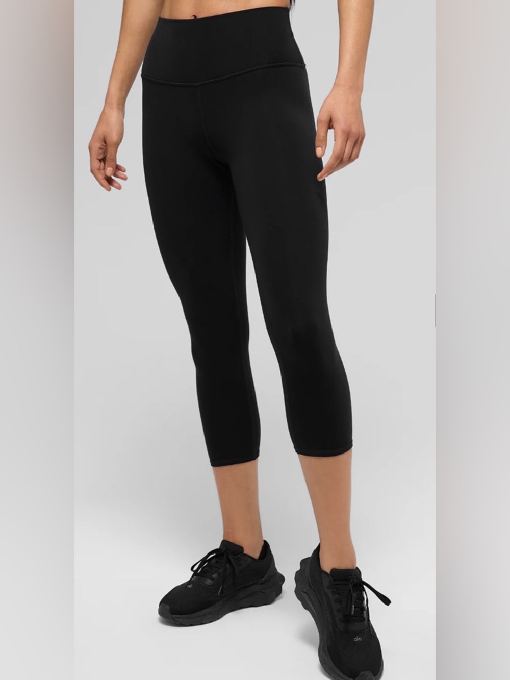 ALO Yoga Black Cropped Capri Leggings
